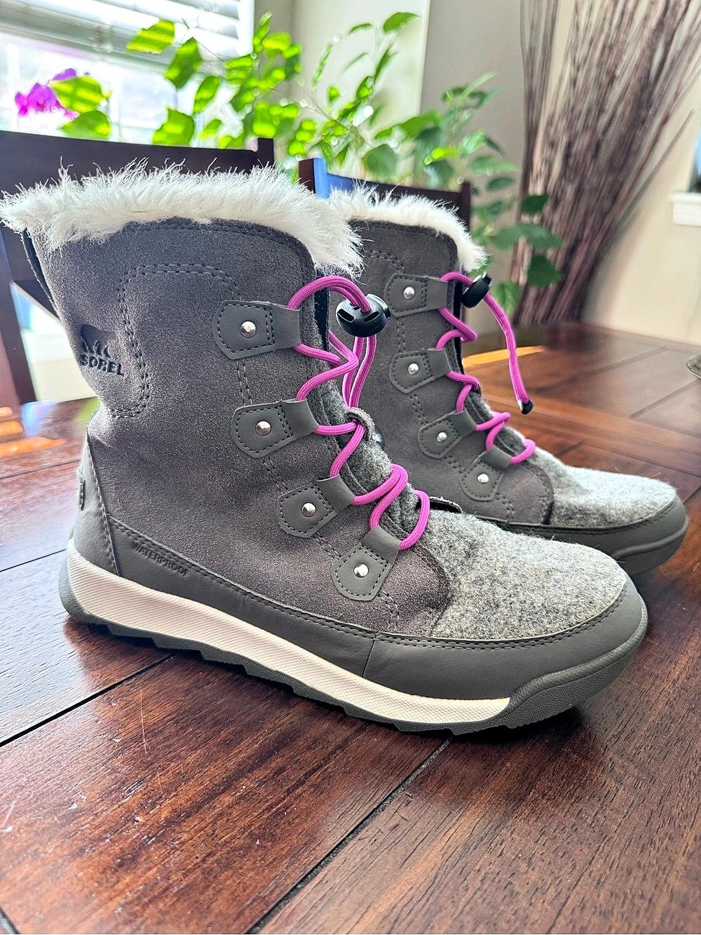 Sorel Whitney II Short Lace Winter Boots Gray & Black US 7